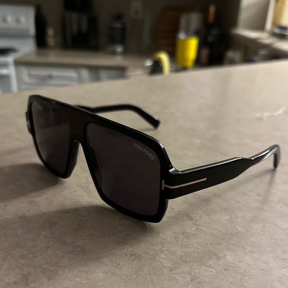 Tom Ford Camden sunglasses like new - Picture 4 of 6
